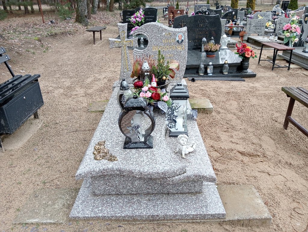 Grób Adam Brzozowski