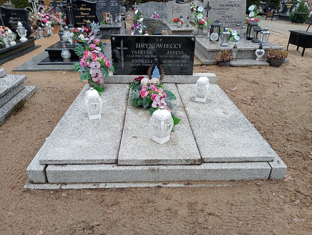 Grób Tadeusz Hrynowiecki